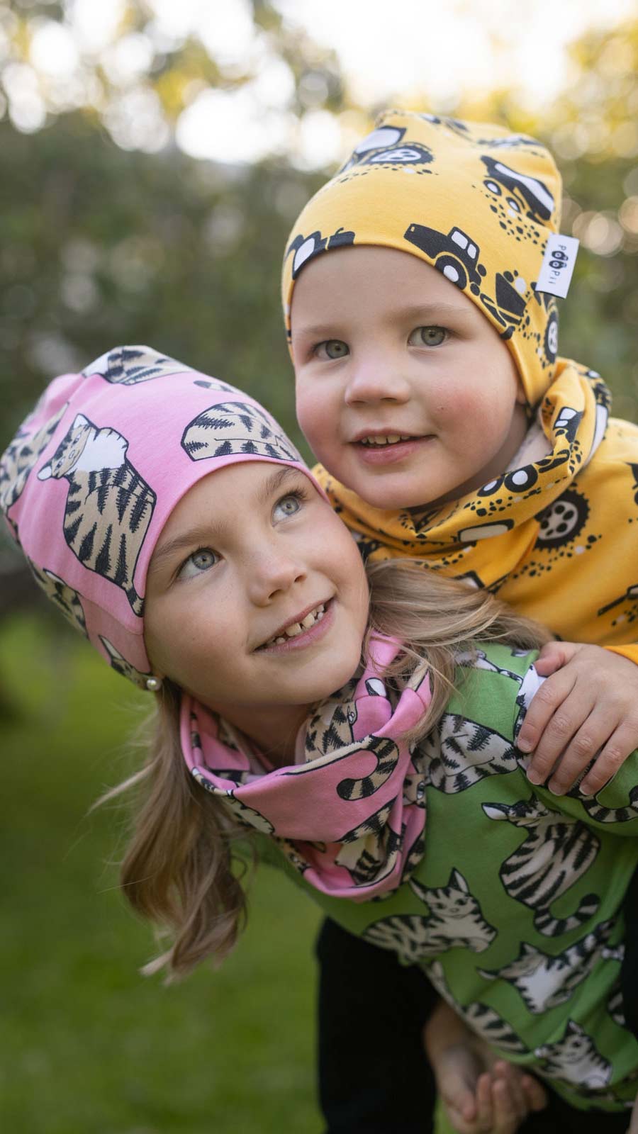 Paapiin pipot ja tuubihuivit lapsilla