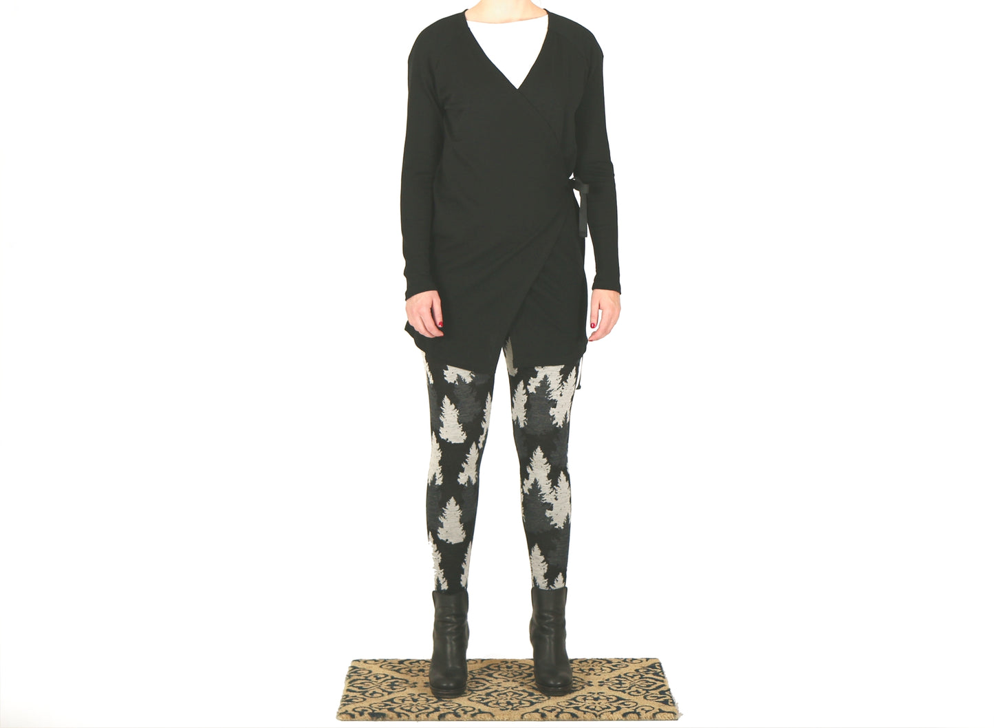 Kietaisuneuletakki kiinni solmittuna