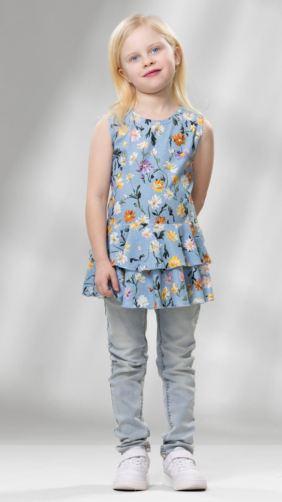 FIFTARIhelletunika, kahvilassa