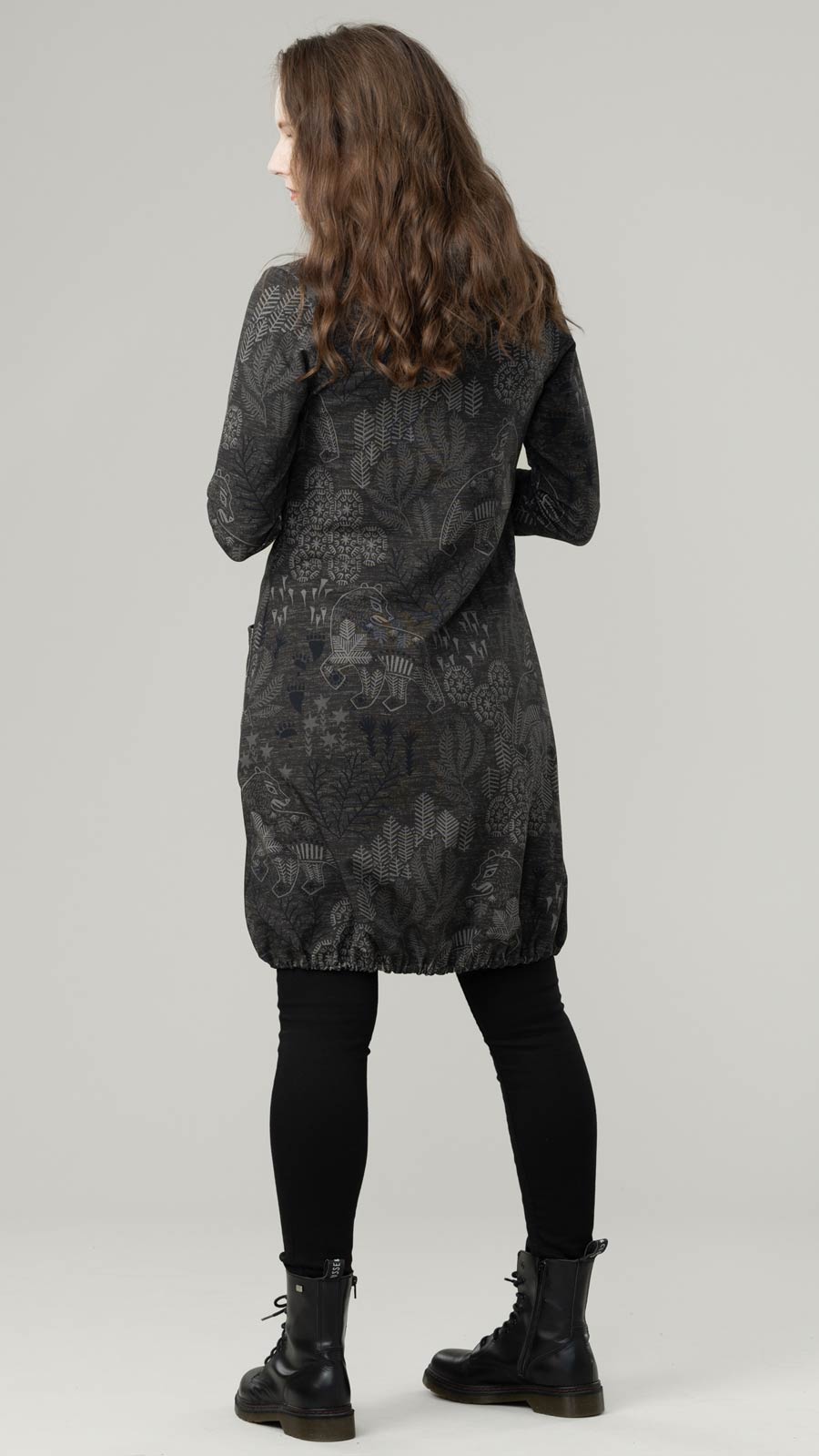 Versonpuodin Jemma-takki korvenkuvingas kuosilla värissä ruskea, harmaa ja musta